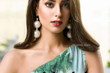 Iqra Aziz as Model